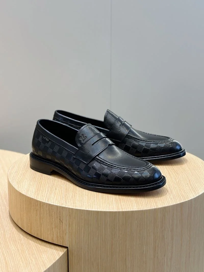 MoistureWicking Louis Vuitton Low Shoes 32907