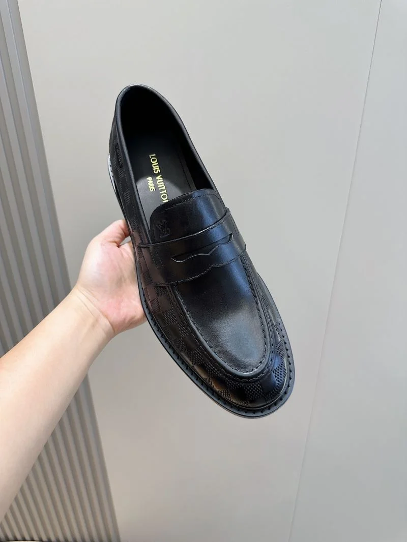 MoistureWicking Louis Vuitton Low Shoes 32907