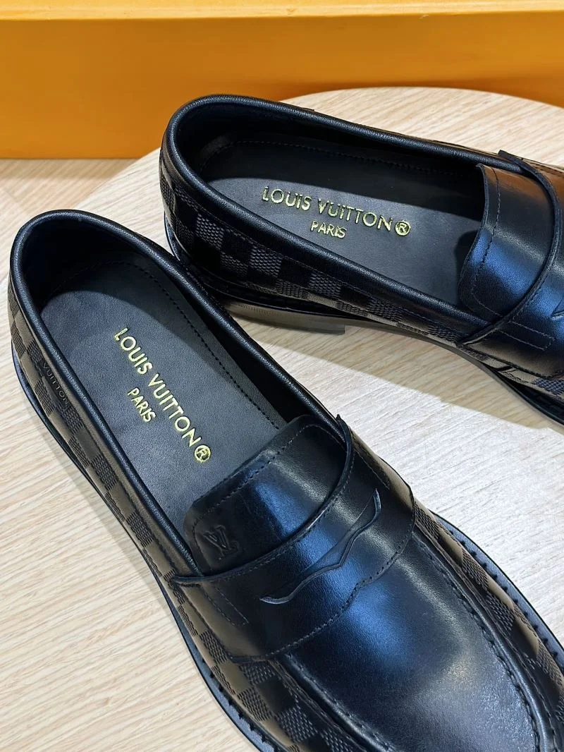 MoistureWicking Louis Vuitton Low Shoes 32907