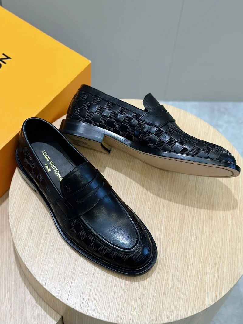 MoistureWicking Louis Vuitton Low Shoes 32907
