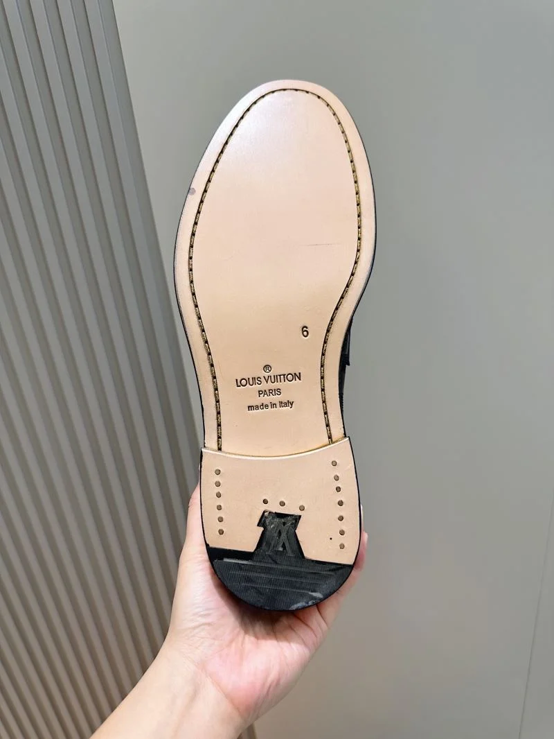 MoistureWicking Louis Vuitton Low Shoes 32907