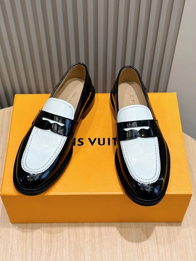 UrbanChic Louis Vuitton Low Shoes 32906