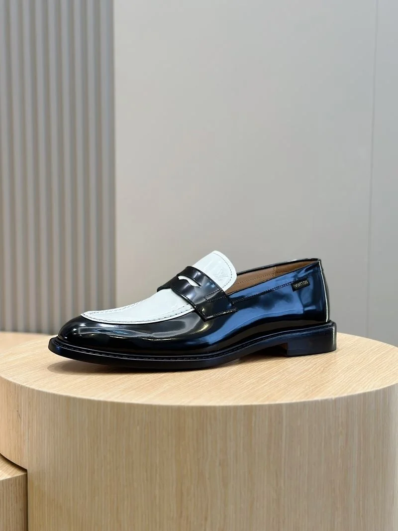 UrbanChic Louis Vuitton Low Shoes 32906
