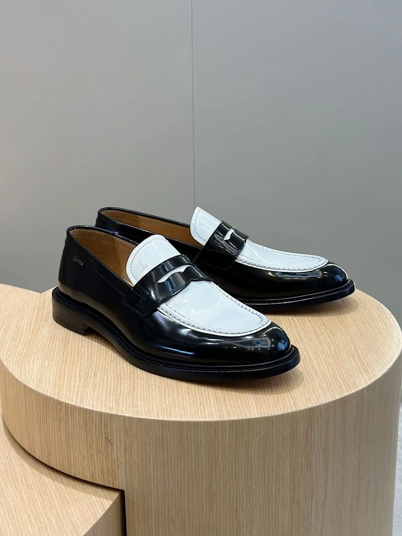 UrbanChic Louis Vuitton Low Shoes 32906