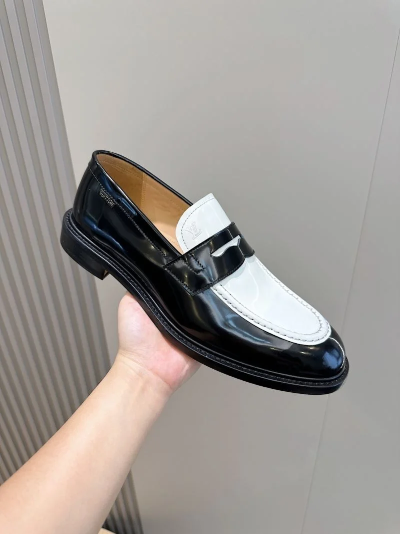 UrbanChic Louis Vuitton Low Shoes 32906