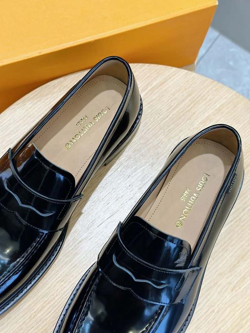 Colorful Louis Vuitton Low Shoes 32913