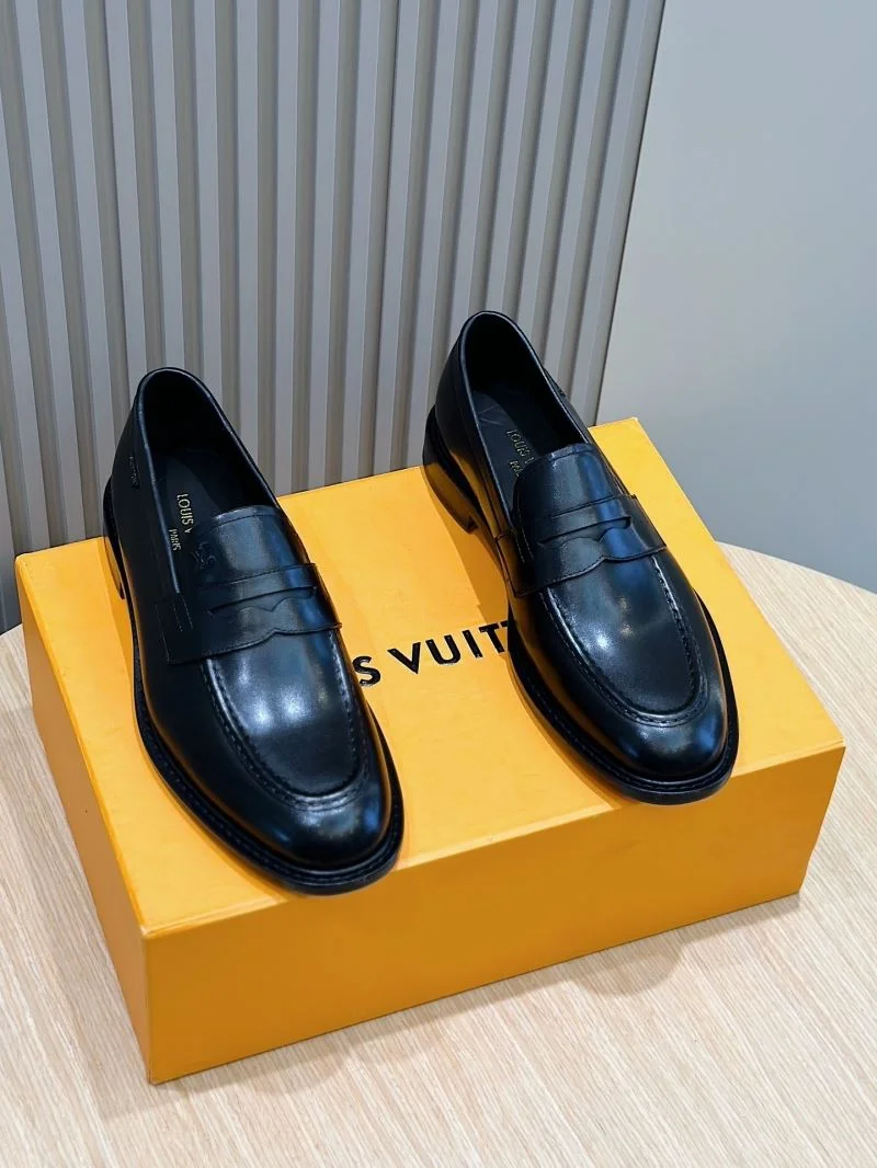 Neat Louis Vuitton Low Shoes 32911
