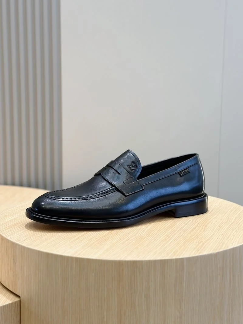 Neat Louis Vuitton Low Shoes 32911