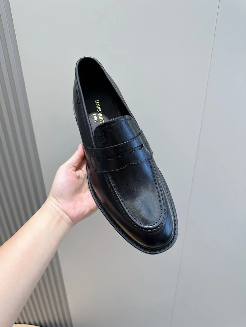 Neat Louis Vuitton Low Shoes 32911