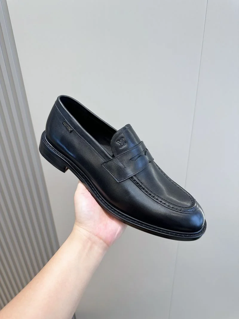 Neat Louis Vuitton Low Shoes 32911