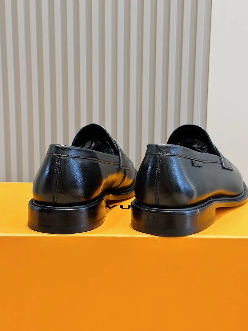 Neat Louis Vuitton Low Shoes 32911
