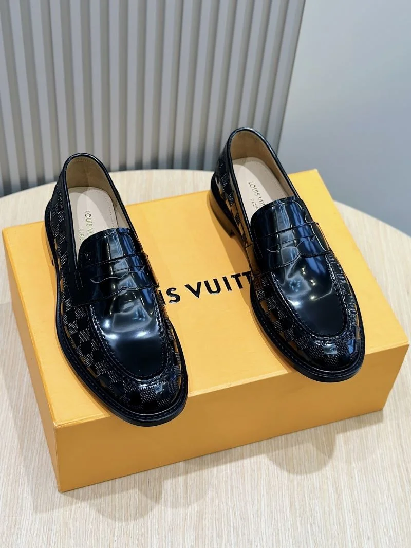 Louis Vuitton Low Shoes Practical 32910