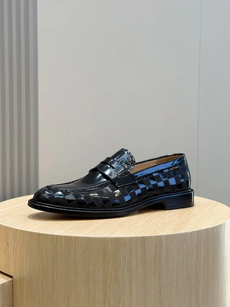 Louis Vuitton Low Shoes Practical 32910