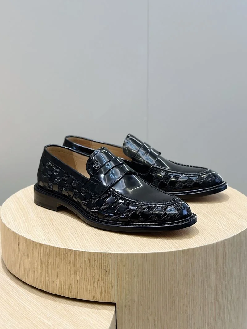 Louis Vuitton Low Shoes Practical 32910