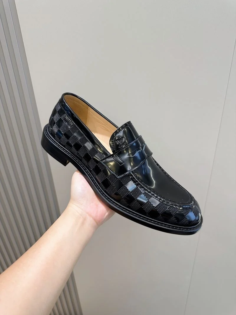 Louis Vuitton Low Shoes Practical 32910