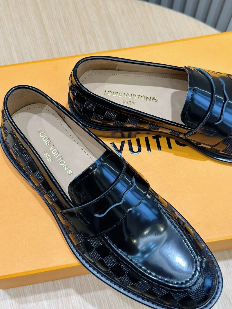 Louis Vuitton Low Shoes Practical 32910