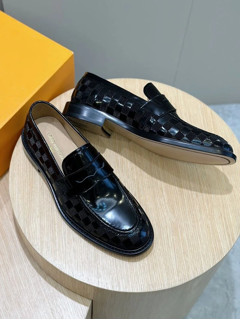 Louis Vuitton Low Shoes Practical 32910