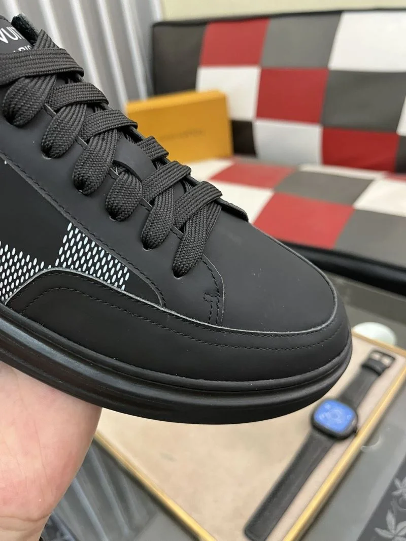 Stylish Louis Vuitton Low Shoes 32905