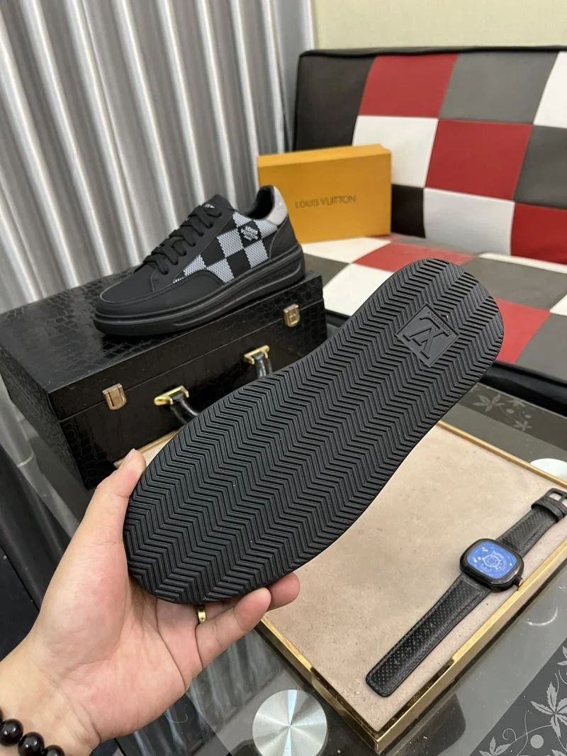 Stylish Louis Vuitton Low Shoes 32905