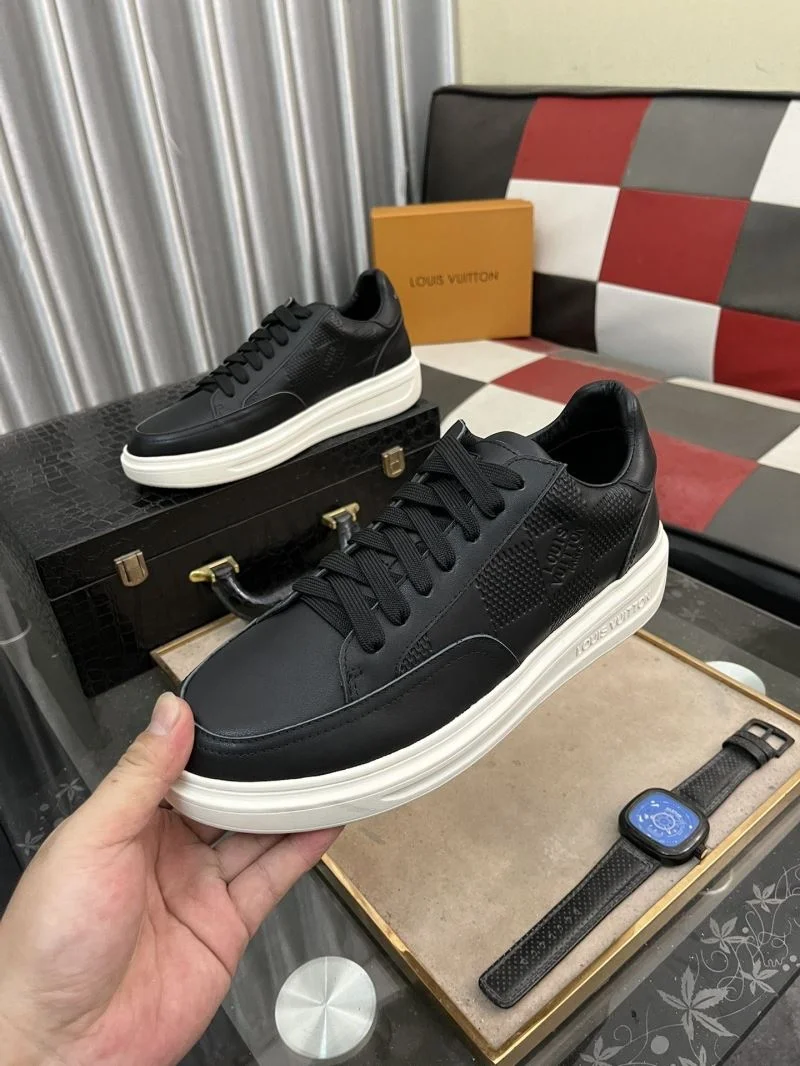 Minimalist Louis Vuitton Low Shoes 32895