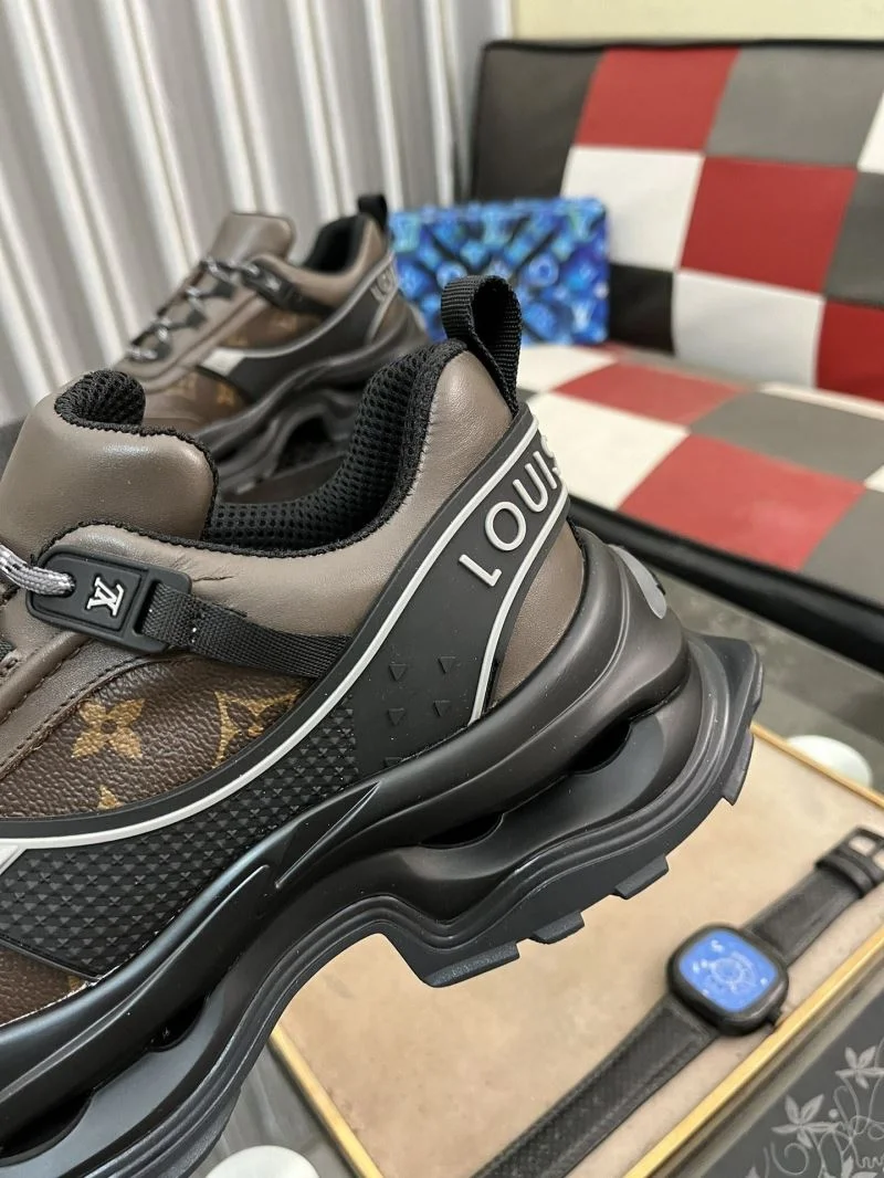 Sporty Louis Vuitton Low Shoes 32897