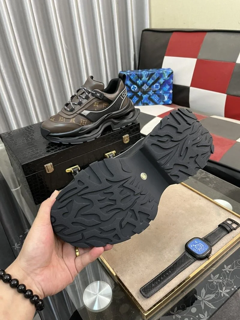 Sporty Louis Vuitton Low Shoes 32897