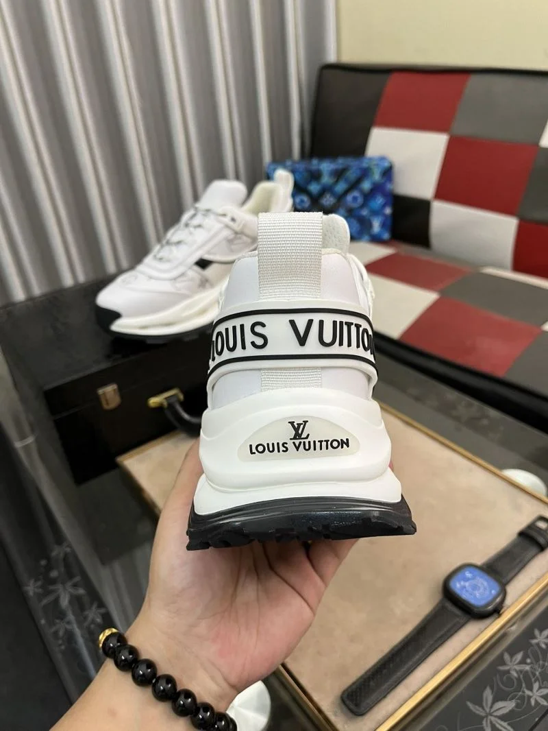 ComfortFit Louis Vuitton Low Shoes 32894