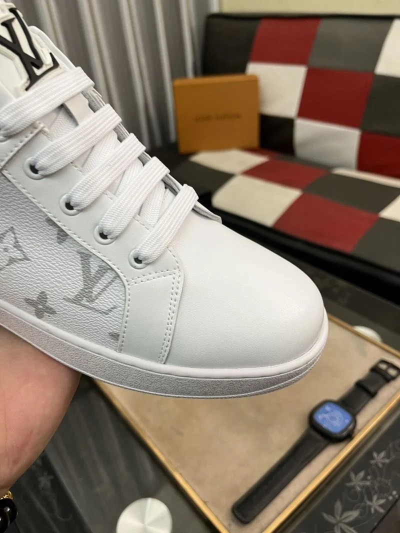 Louis Vuitton Low Shoes Stylish 32898