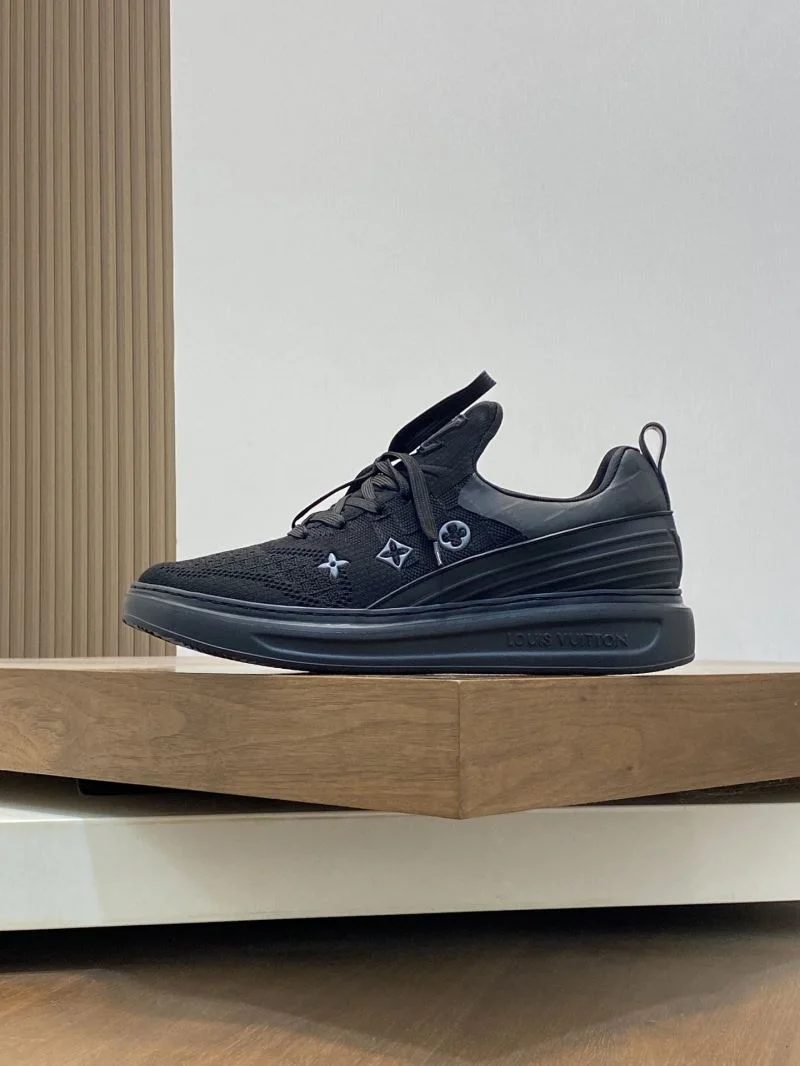 Sporty Louis Vuitton Low Shoes 32901