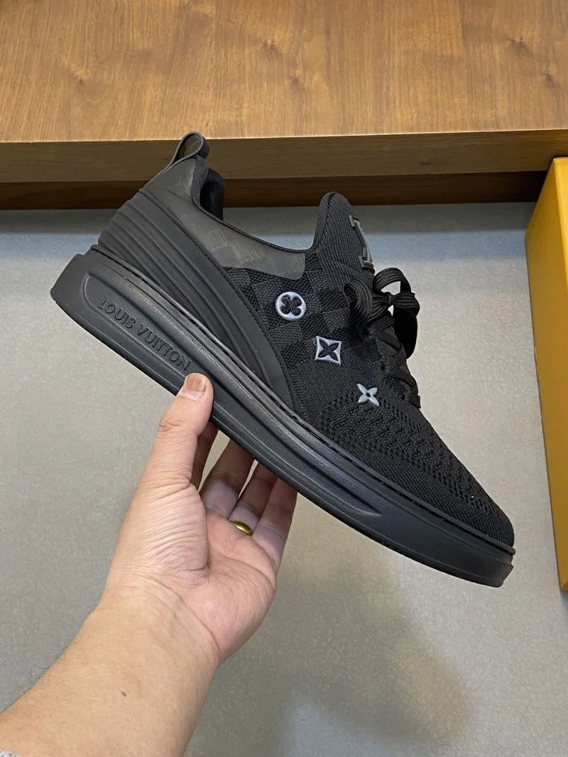 Sporty Louis Vuitton Low Shoes 32901