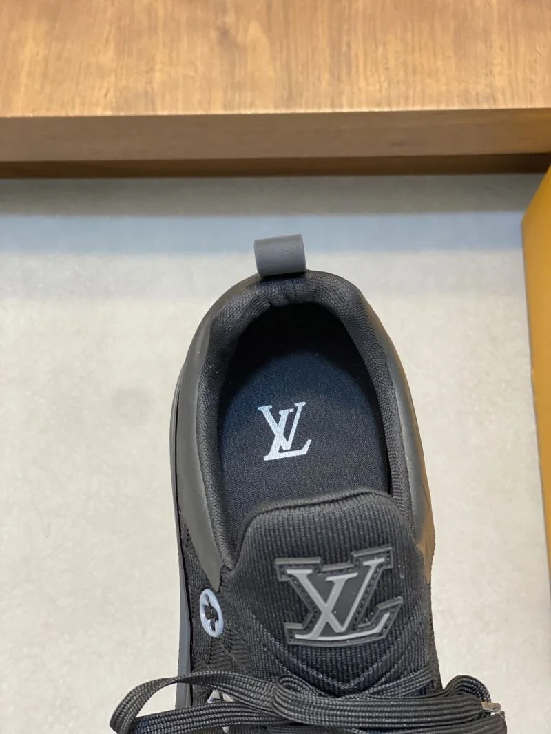 Sporty Louis Vuitton Low Shoes 32901