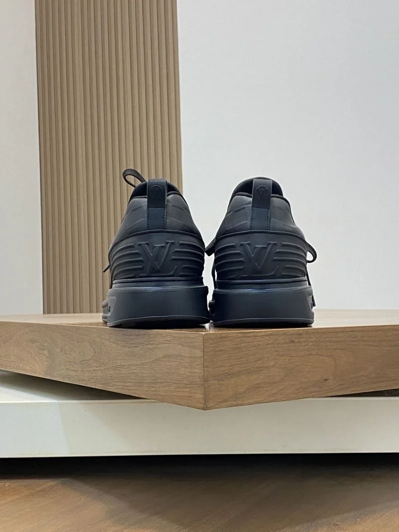Sporty Louis Vuitton Low Shoes 32901