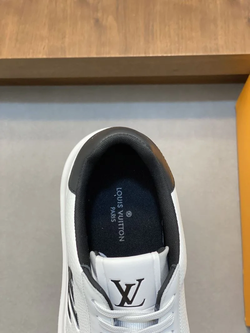 Louis Vuitton Low Shoes Bold 32896