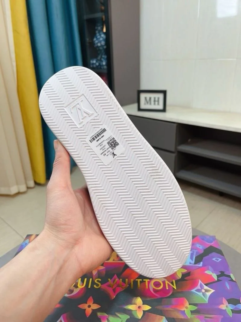 WaterResistant Louis Vuitton Low Shoes 32870
