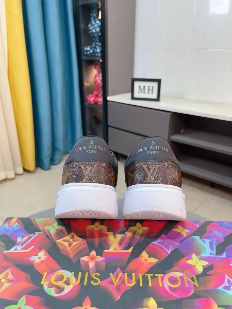WaterResistant Louis Vuitton Low Shoes 32870