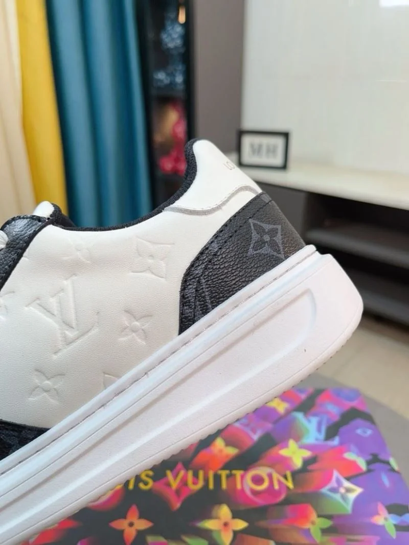 Flexible Louis Vuitton Low Shoes 32869