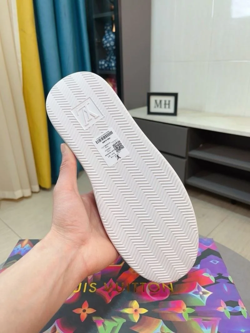 Flexible Louis Vuitton Low Shoes 32869