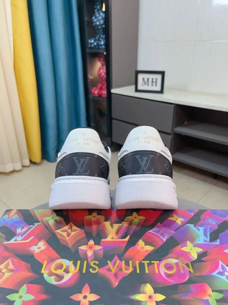 Flexible Louis Vuitton Low Shoes 32869