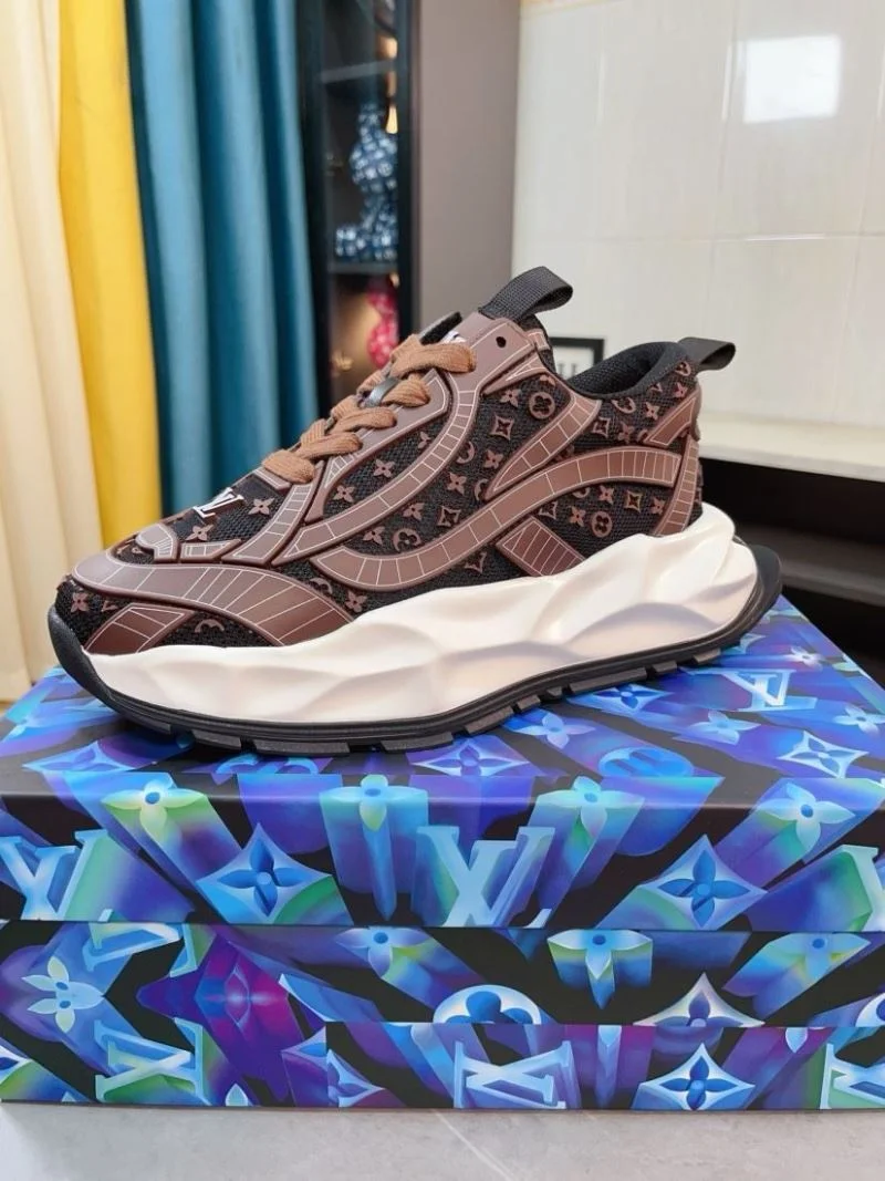 Elegant Louis Vuitton Low Shoes 32850