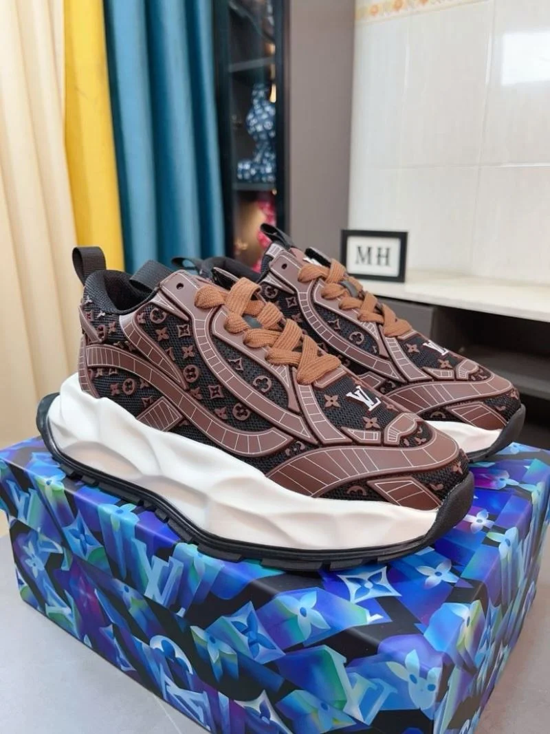 Elegant Louis Vuitton Low Shoes 32850