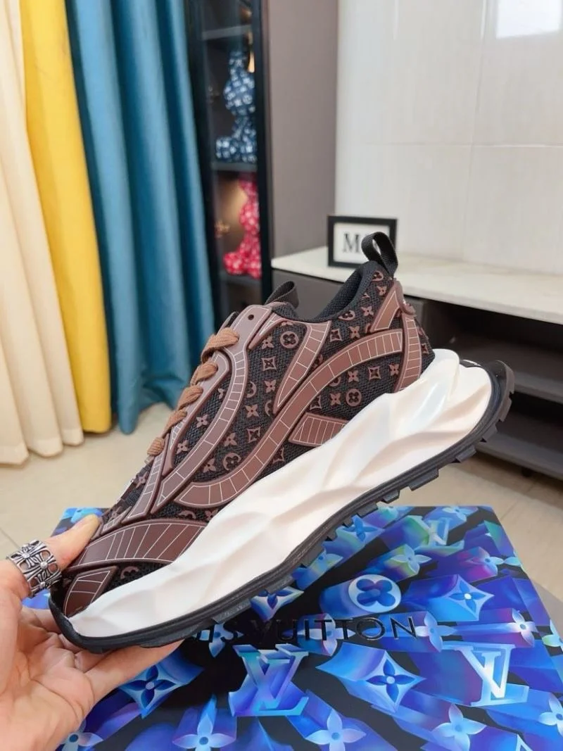 Elegant Louis Vuitton Low Shoes 32850