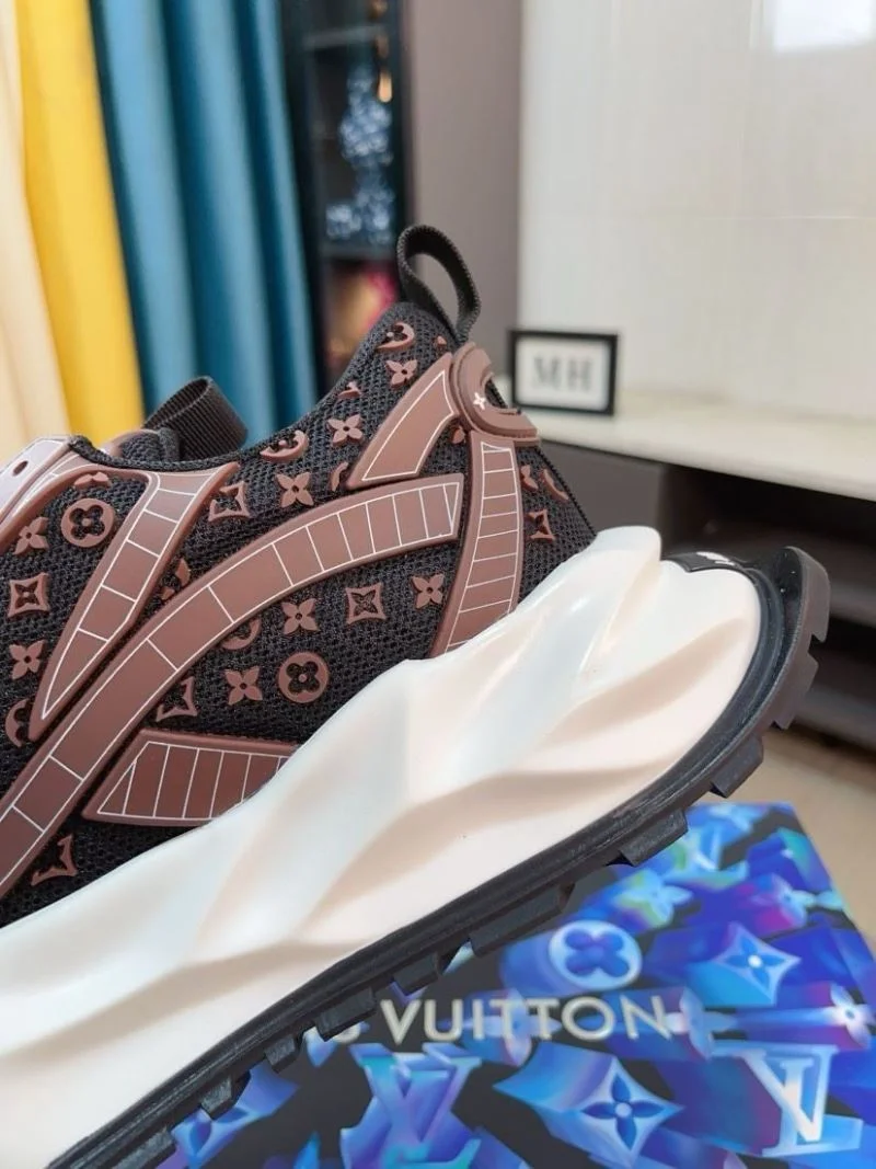 Elegant Louis Vuitton Low Shoes 32850