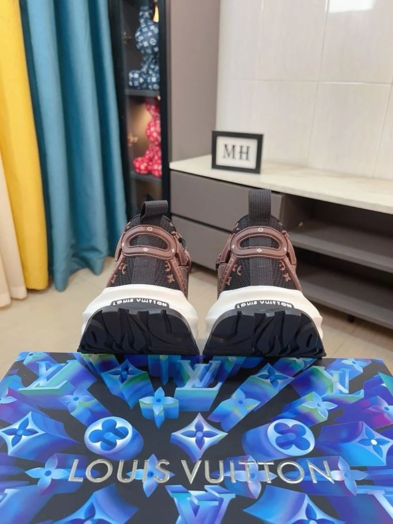 Elegant Louis Vuitton Low Shoes 32850
