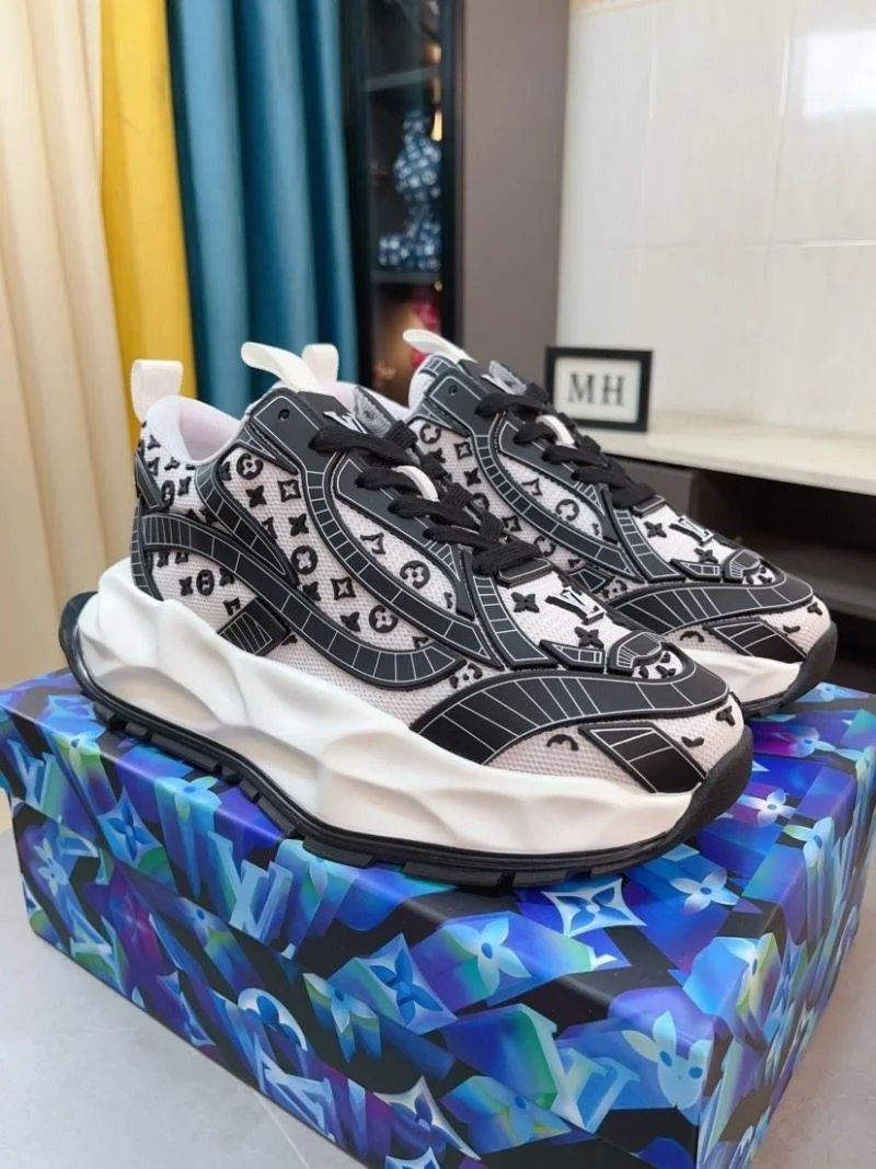 Louis Vuitton Low Shoes Practical 32852