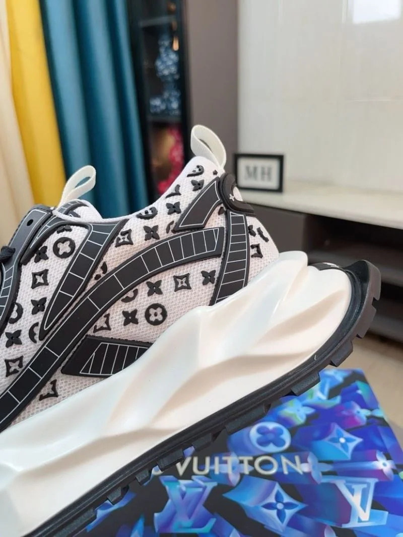 Louis Vuitton Low Shoes Practical 32852