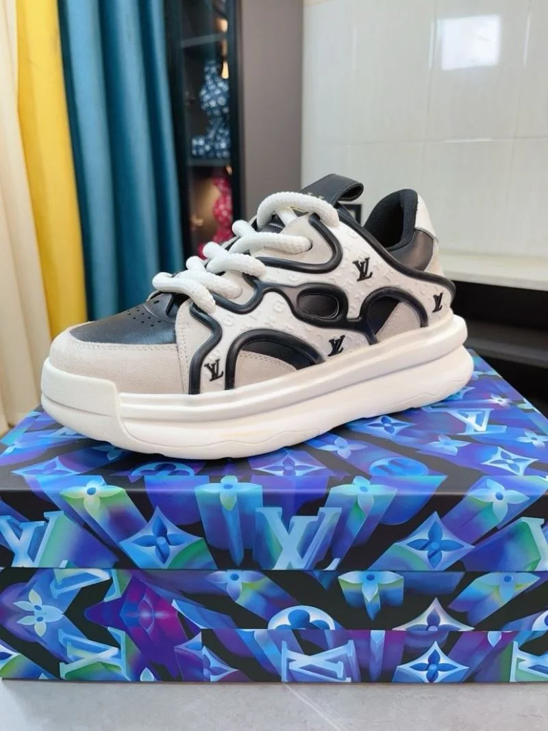 Versatile Louis Vuitton Low Shoes 32832