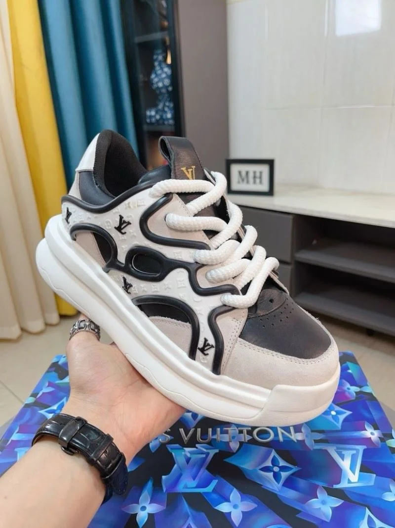 Versatile Louis Vuitton Low Shoes 32832