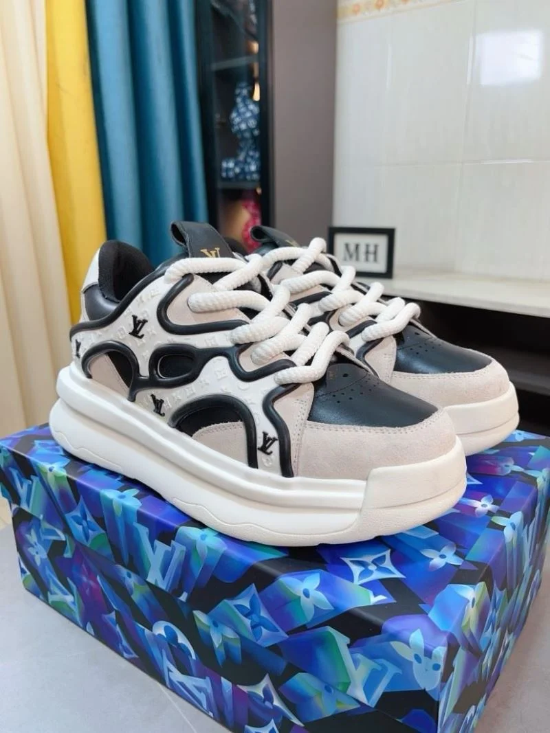 Versatile Louis Vuitton Low Shoes 32832