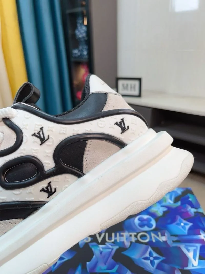 Versatile Louis Vuitton Low Shoes 32832