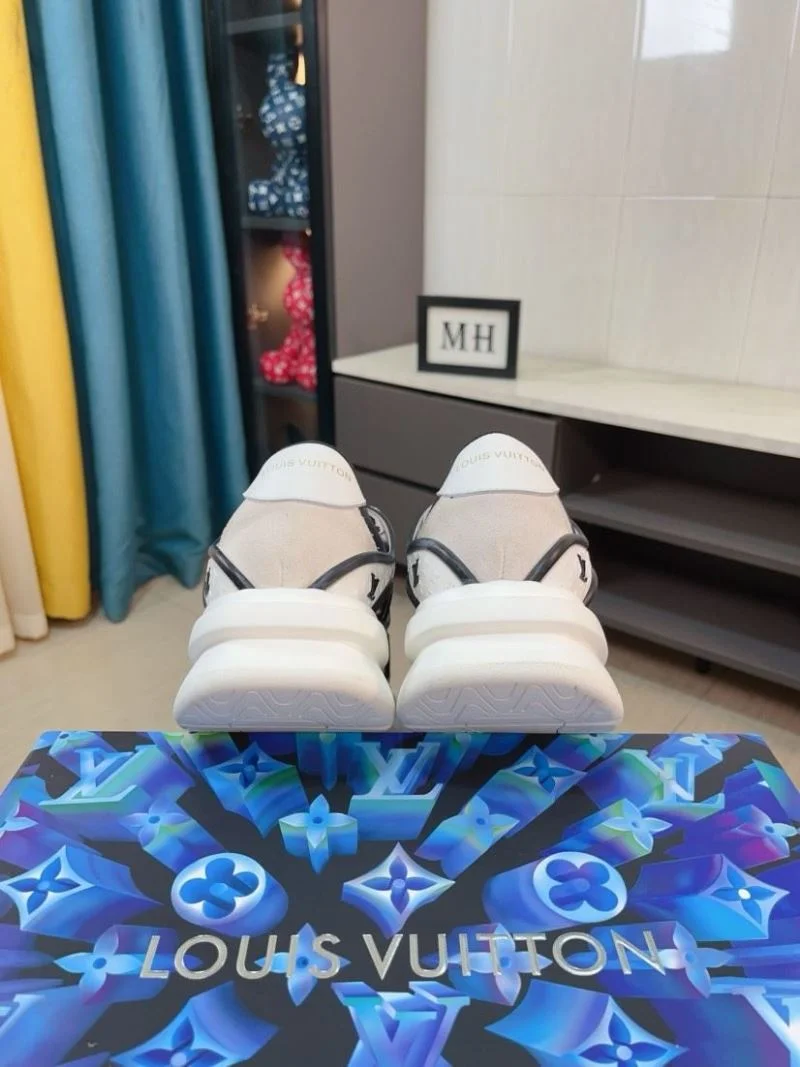 Versatile Louis Vuitton Low Shoes 32832